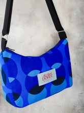 Charger l&#39;image dans la galerie, Shoulder bag - Blue circles
